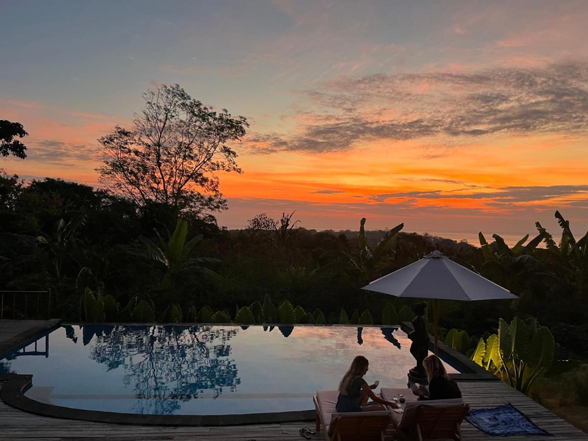 Sunset Hill Lembongan Hotel Exterior photo
