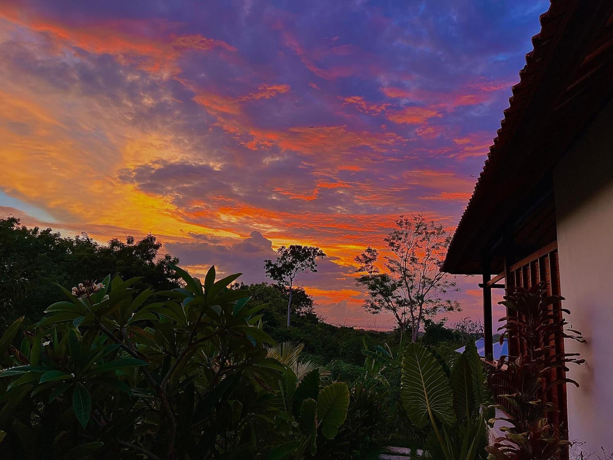 Sunset Hill Lembongan Hotel Exterior photo