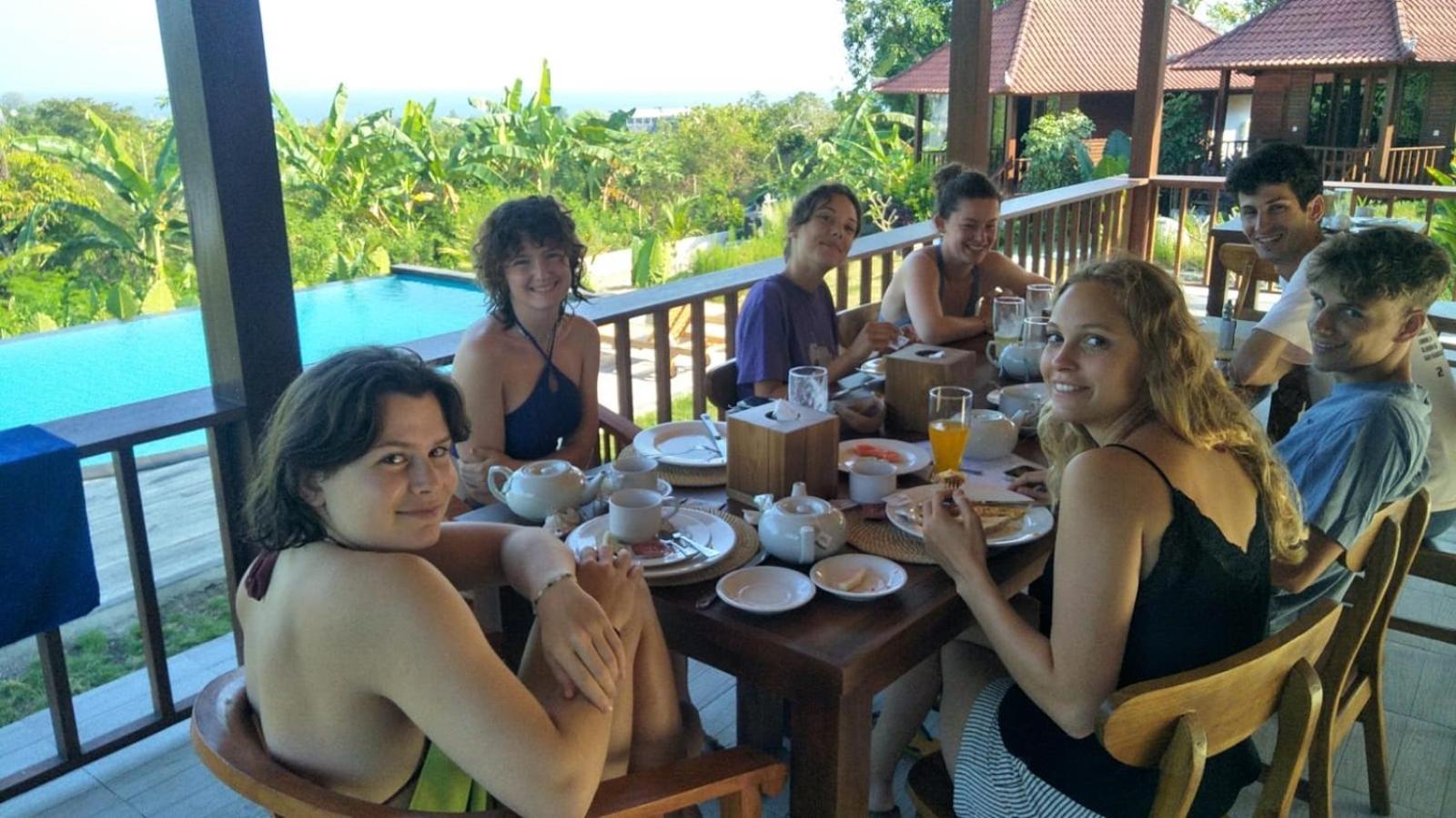 Sunset Hill Lembongan Hotel Exterior photo